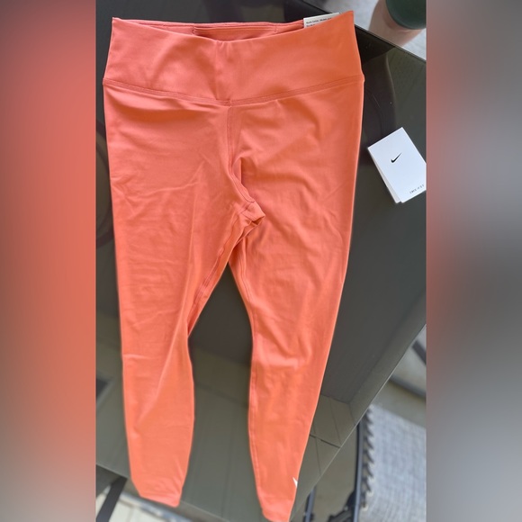 NWT Nike One Dri Fit leggings. New! - Picture 5 of 5